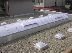 Plochá střecha Základní školy Dačice