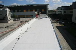 Rekonstrukce a izolace střechy Nemocnice třebíč