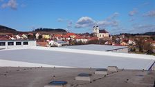 Hydroizolace  a zateplení´ploché  střechy haly, Huhtamaki v Petrovicích 
