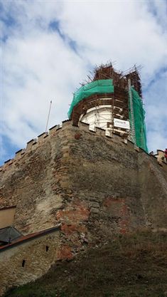 Izolace Velké válcové věže - hrad Křivoklát při její rekonstrukci v.roce 2016