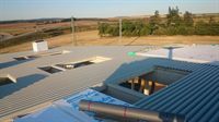 Izolace střechy výrobní haly lažínky