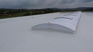 Izolace a zateplení ploché střechy průmyslové haly