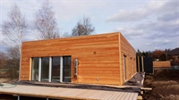 Izolace ploché střechy dřevostavby moderního rodinného domu